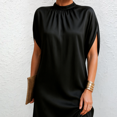 Trudy | Vestido Corto Satinado Negro Con Manga Murciélago Mijn winkel