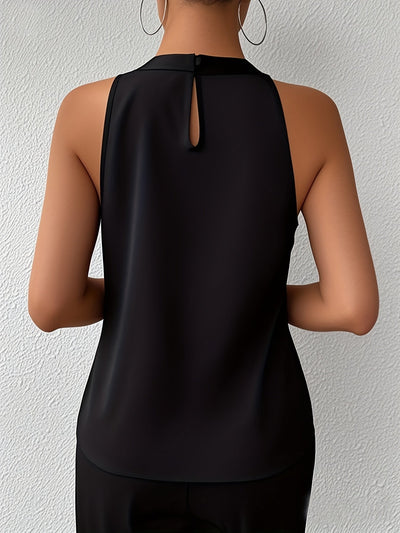 Miranda | Ärmlös blus i satin med halterneck och eleganta veck