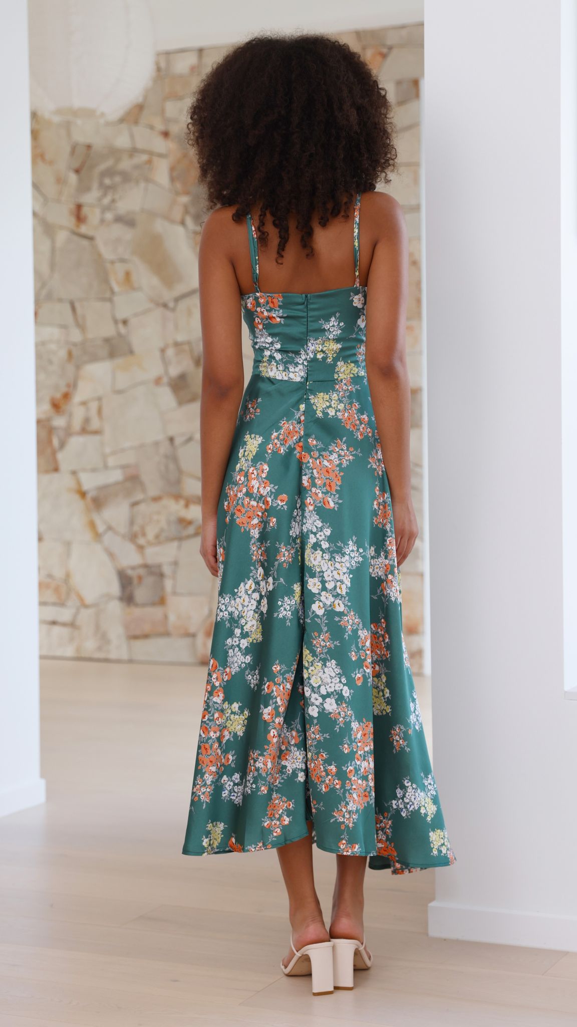 Elowen | Vestido Midi Fluido Con Flores Y Espalda Descubierta Karol Firenze