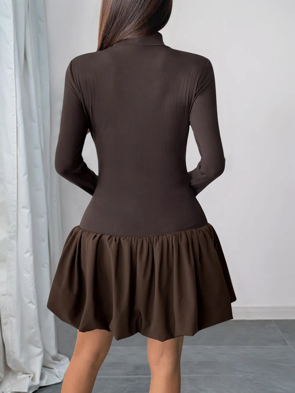 Luciana | Selina Vestido Mini Negro Con Cuello Alto Y Falda Acampanada Karol Firenze