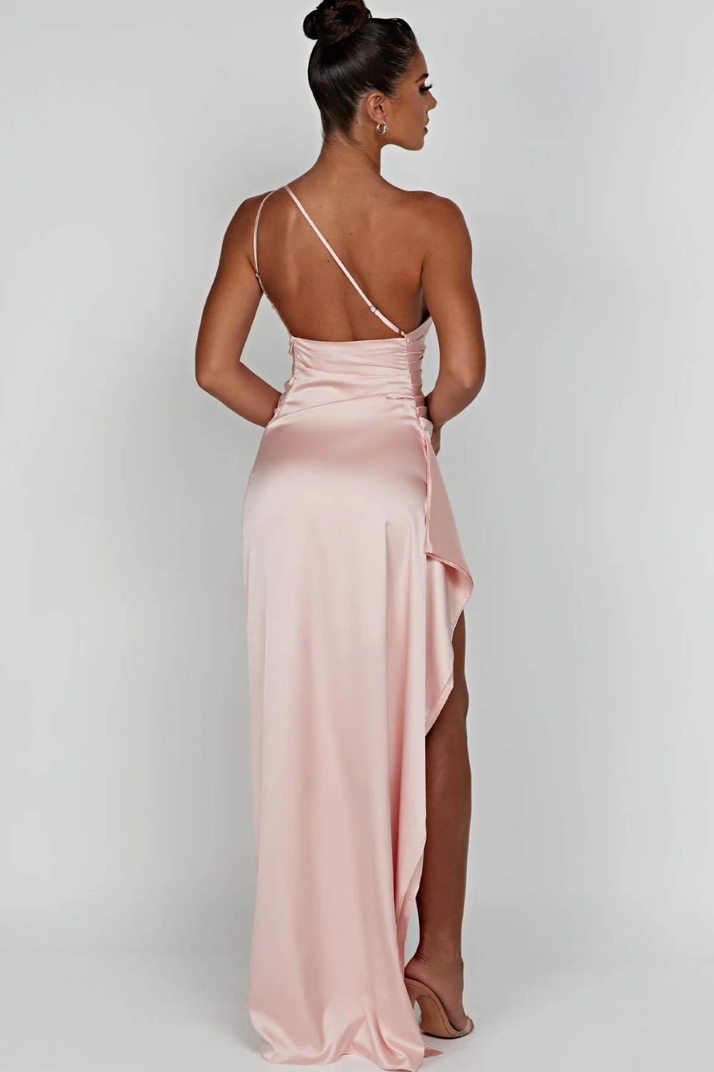 Loralei | Vestido Satinado Con Escote Asimétrico Karol Firenze