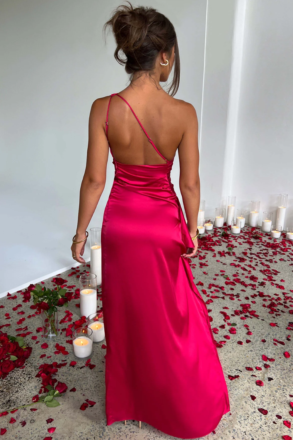 Loralei | Vestido Satinado Con Escote Asimétrico Karol Firenze