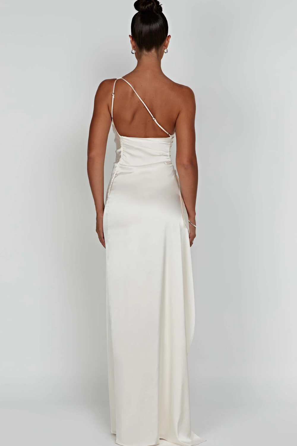 Loralei | Vestido Satinado Con Escote Asimétrico Karol Firenze