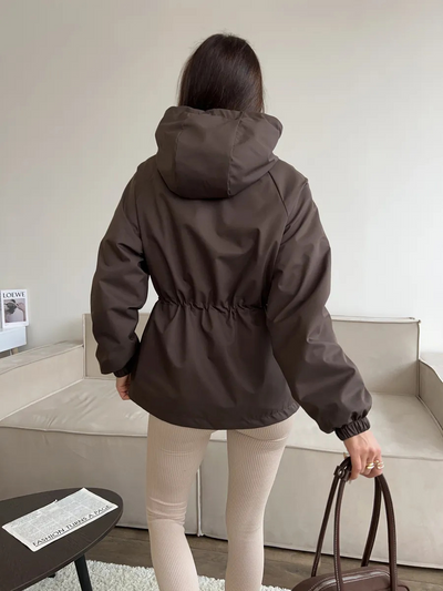 SOFÍA  | chaqueta impermeable con capucha ajustable Karol Firenze