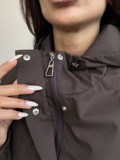 SOFÍA  | chaqueta impermeable con capucha ajustable Karol Firenze