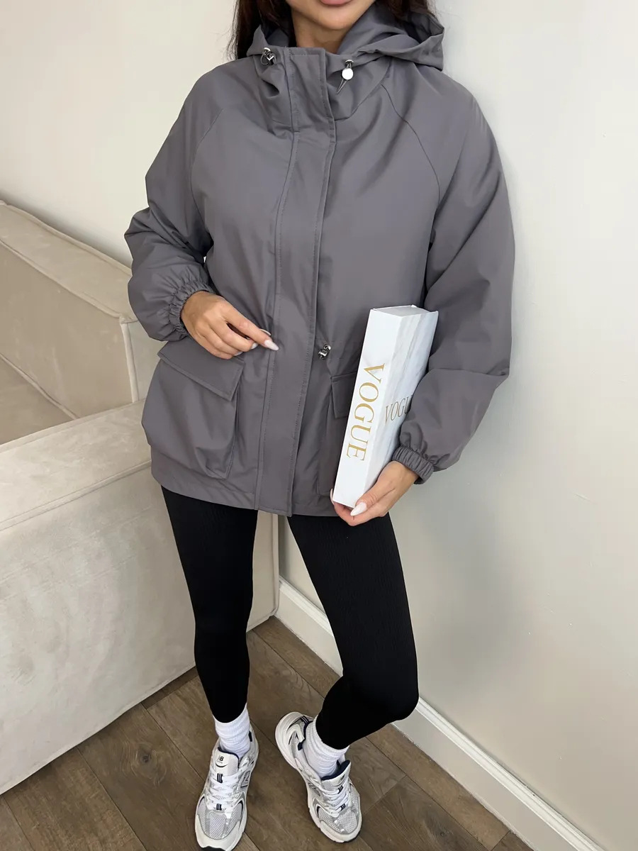 SOFÍA  | chaqueta impermeable con capucha ajustable Karol Firenze