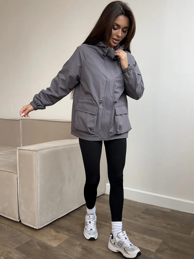 SOFÍA  | chaqueta impermeable con capucha ajustable Karol Firenze
