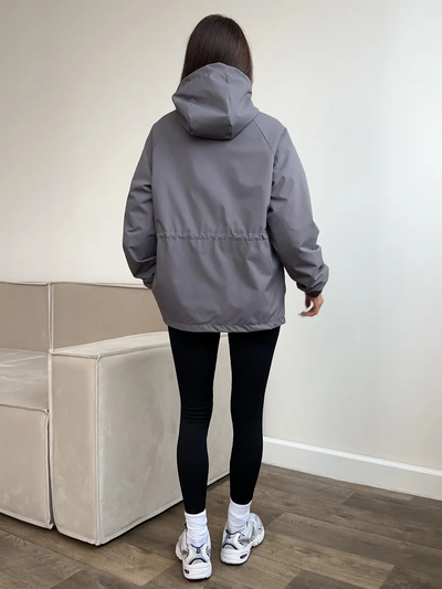 SOFÍA  | chaqueta impermeable con capucha ajustable Karol Firenze