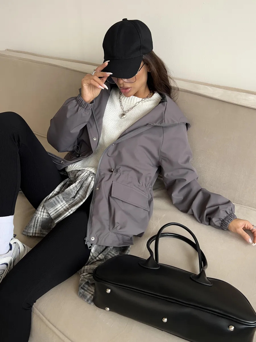 SOFÍA  | chaqueta impermeable con capucha ajustable Karol Firenze