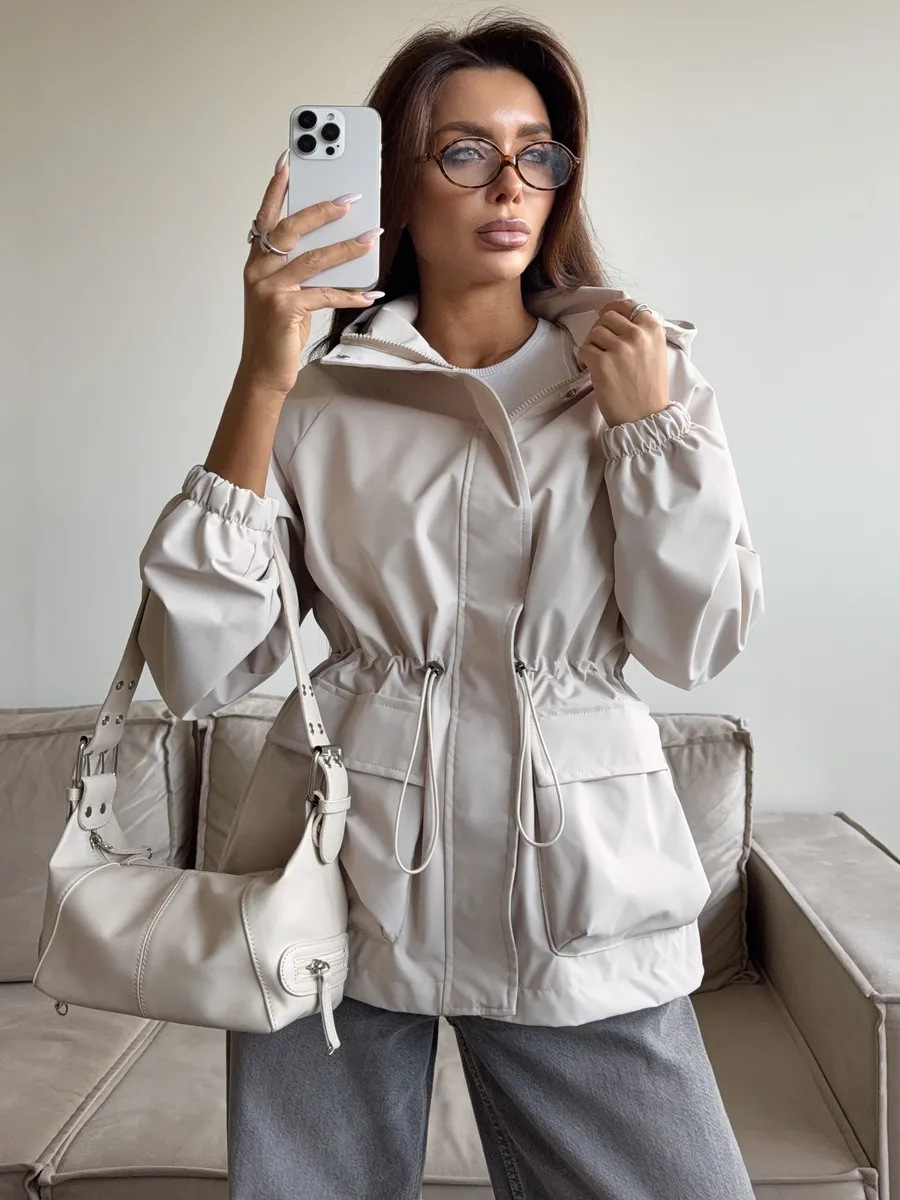 SOFÍA  | chaqueta impermeable con capucha ajustable Karol Firenze