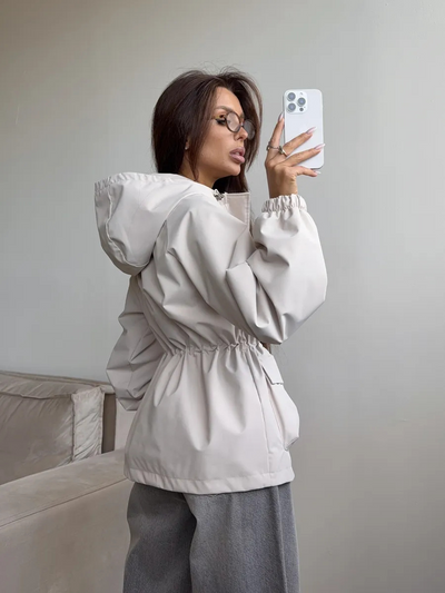 SOFÍA  | chaqueta impermeable con capucha ajustable Karol Firenze