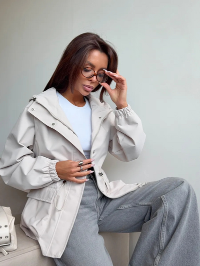 SOFÍA  | chaqueta impermeable con capucha ajustable Karol Firenze