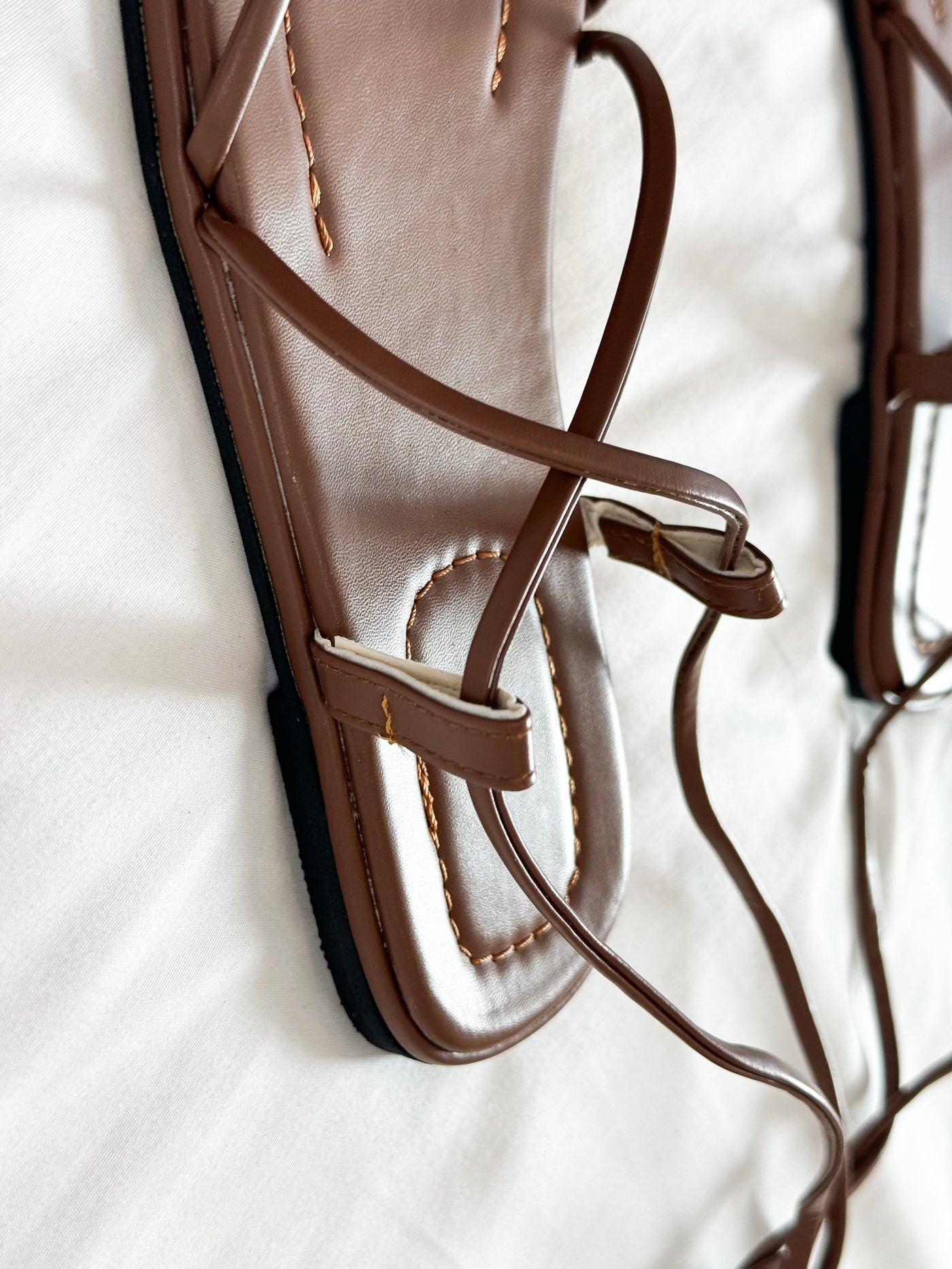 Irene | Sandalias Planas De Punta Cuadrada Con Cordones