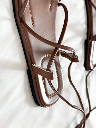 Irene | Sandalias Planas De Punta Cuadrada Con Cordones