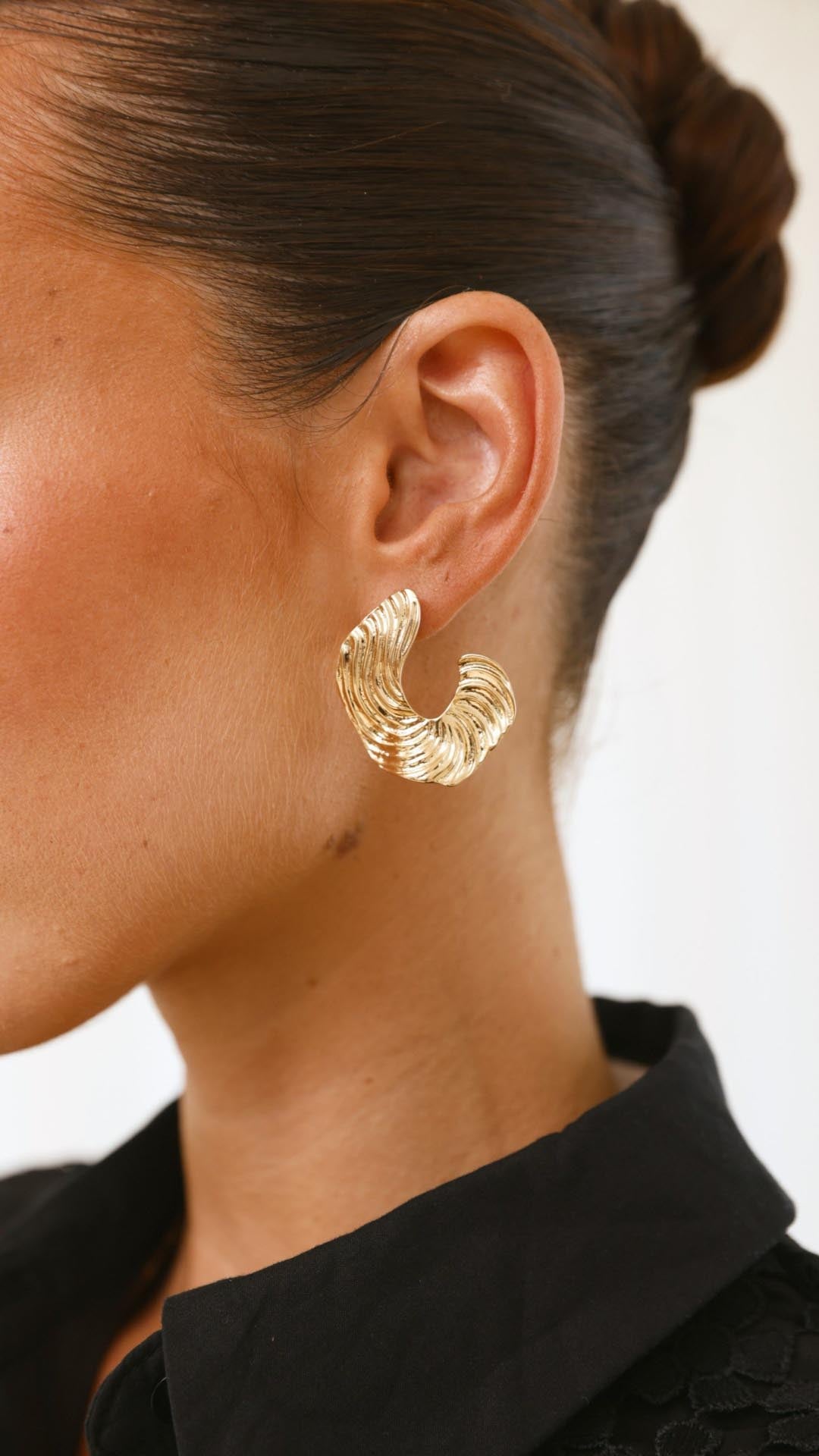 Blake | Pendientes Texturizados Ondulados en Oro Mijn winkel