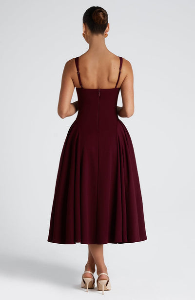 Marivelle | Vestido Midi De Cereza Con Paneles Plisados Karol Firenze