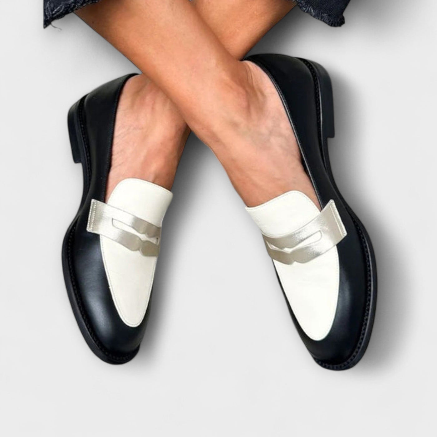 Xara | Mocasines Negros Con Brillo Metálico