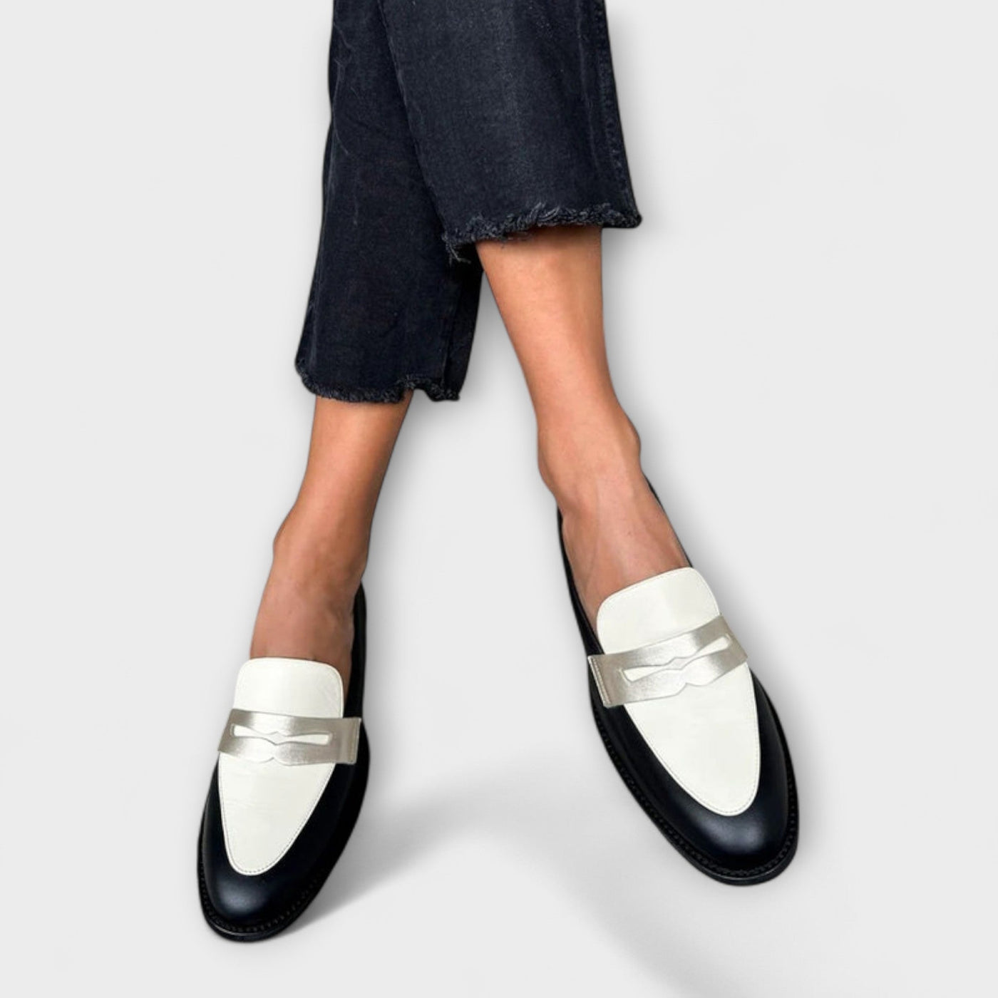 Xara | Mocasines Negros Con Brillo Metálico