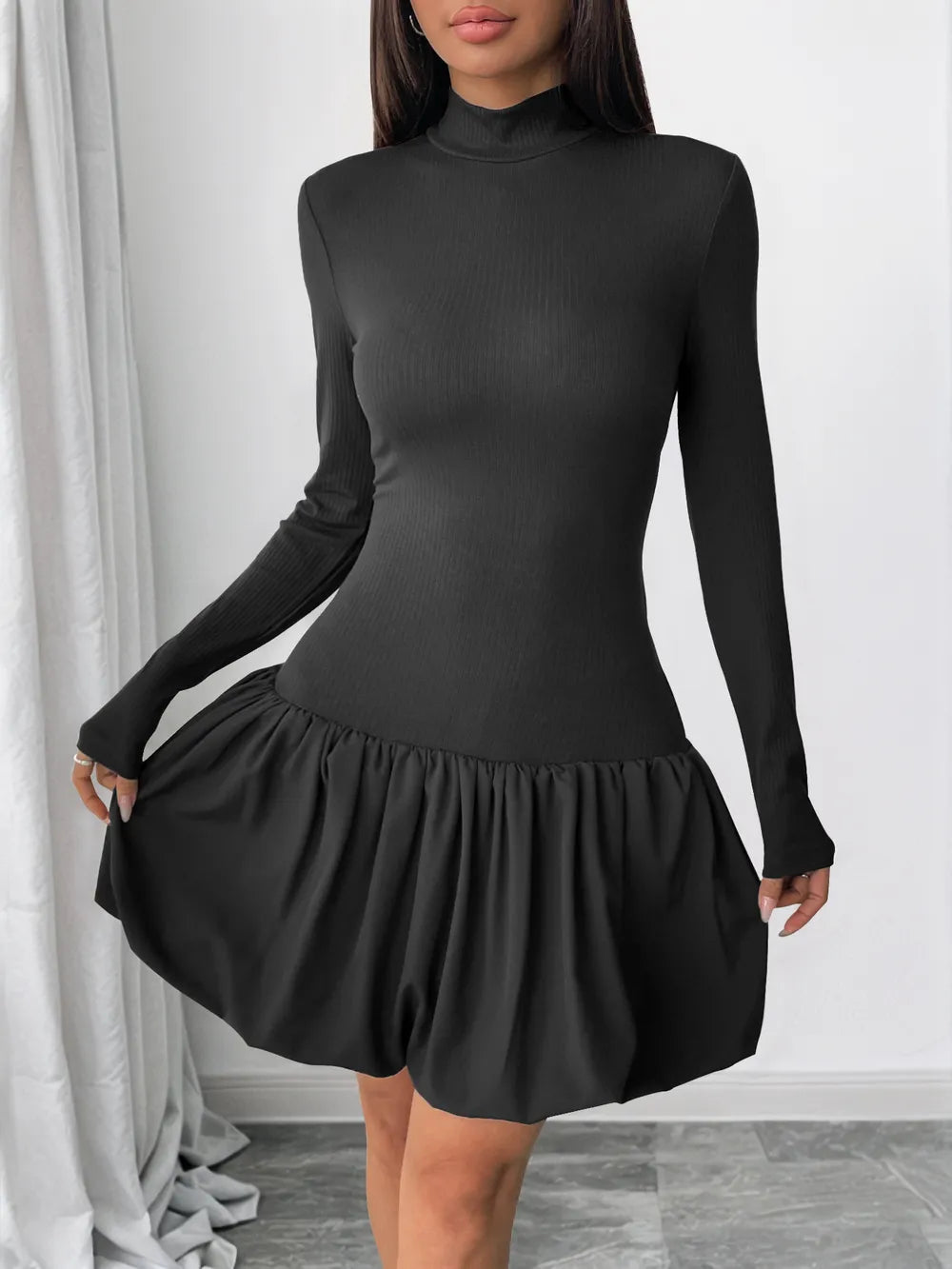 Luciana | Selina Vestido Mini Negro Con Cuello Alto Y Falda Acampanada Karol Firenze