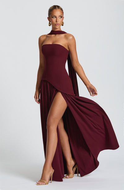Samira | Vestido Maxi Burdeos Sin Tirantes Con Abertura Karol Firenze