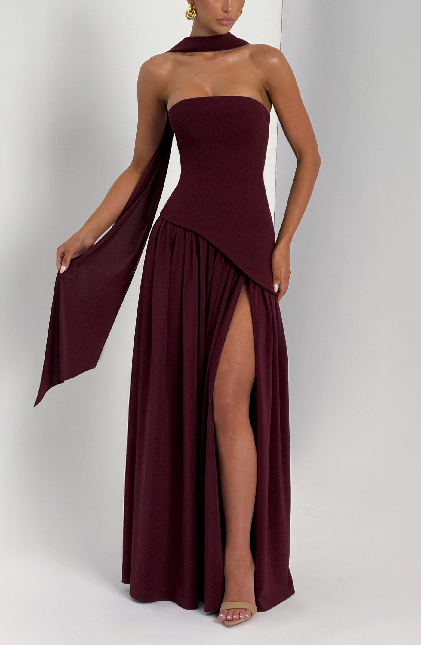 Samira | Vestido Maxi Burdeos Sin Tirantes Con Abertura Karol Firenze