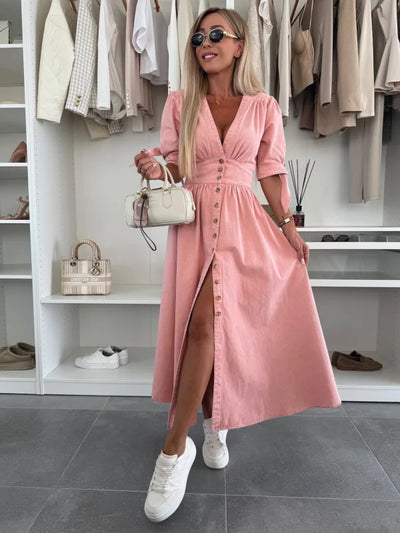 Mia Klänning | Svart denim midiklänning med knappar och elegant halsringning