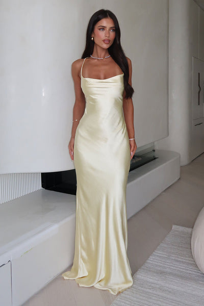 Celestina | Vestido Maxi De Satén Con Escote En Agua Karol Firenze