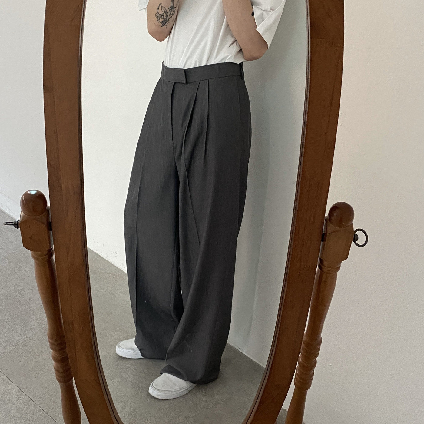 Henrik | Pantalones Anchos Detalle Plisado